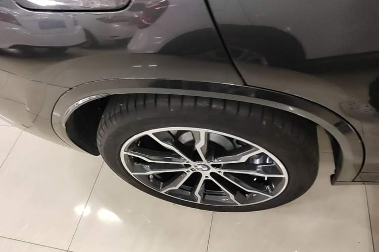 Used BMW X3 2023 Restyled xDrive30i Leading Edition M Night Sky Package Right Rear Wheel Hub