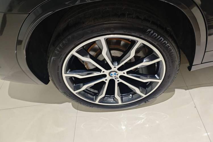 Used BMW X3 2023 Restyled xDrive30i Leading Edition M Night Sky Package Right Rear Wheel Hub