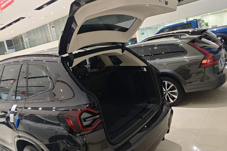 Used BMW X3 2023 Restyled xDrive30i Leading Edition M Night Sky Package Trunk
