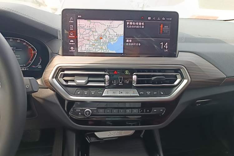 Used BMW X3 2023 Restyled xDrive30i Leading Edition M Night Sky Package Audio And AC Panel