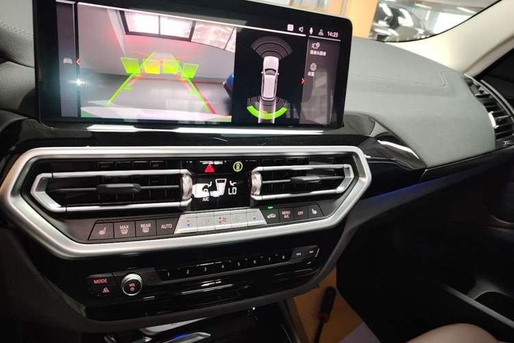 Used BMW X3 2023 xDrive25i M Sport Package Audio And AC Panel