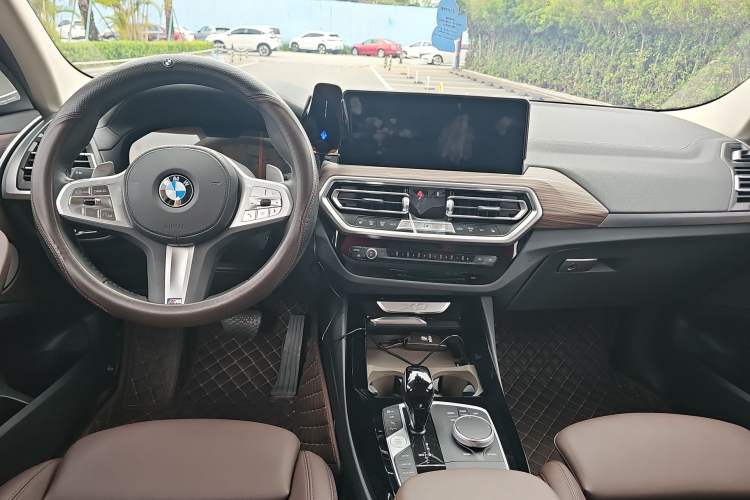 Used BMW X3 2023 xDrive30i Leading Model M Night Edition Package Center Console