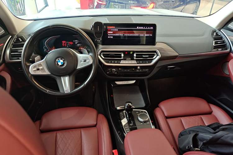 Used BMW X3 2023 xDrive30i Leading Model M Night Edition Package Center Console