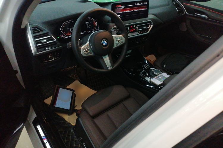 Used BMW X3 2023 Restyled xDrive30i Leading Edition M Night Sky Package Center Console