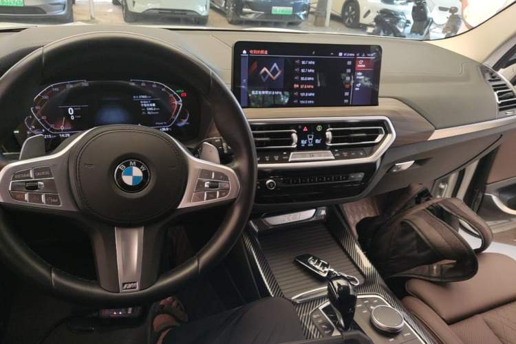 Used BMW X3 2023 Restyled xDrive30i Leading Edition M Night Sky Package Center Console