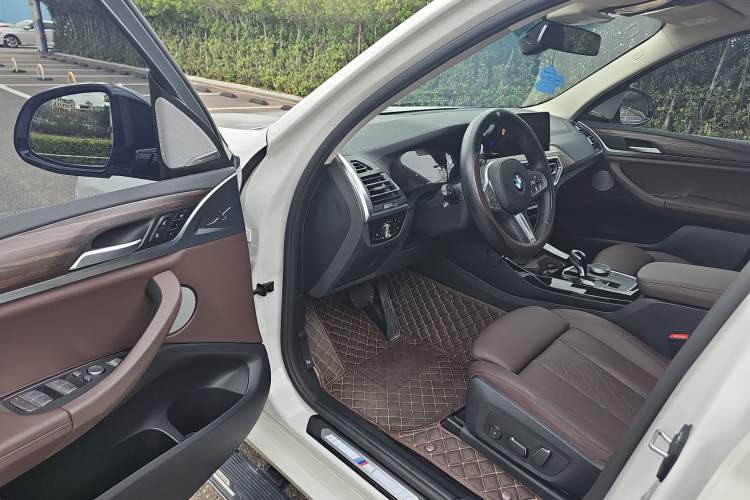 Used BMW X3 2023 xDrive30i Leading Model M Night Edition Package Driver Seat