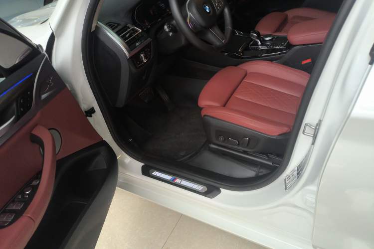 Used BMW X3 2023 Restyled xDrive30i Leading Edition M Night Sky Package Driver Seat