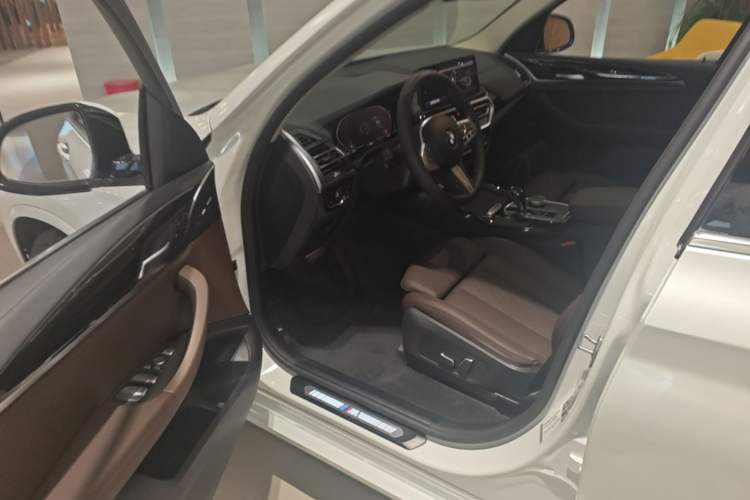 Used BMW X3 2023 xDrive25i M Sport Package Driver Seat