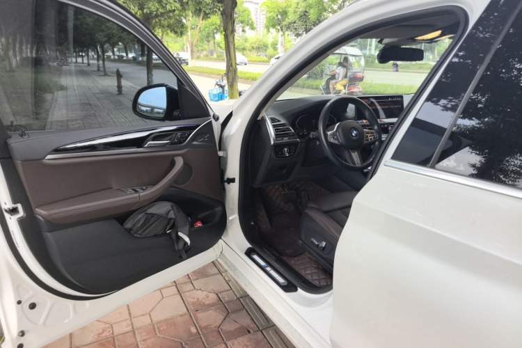 Used BMW X3 2023 xDrive25i M Sport Package Driver Seat