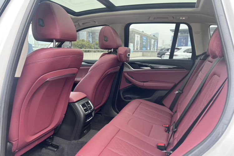 Used BMW X3 2023 xDrive25i M Sport Package Interior 11