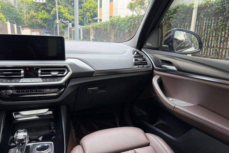 Used BMW X3 2023 xDrive30i Luxury Edition M Night Sky Package Interior 3
