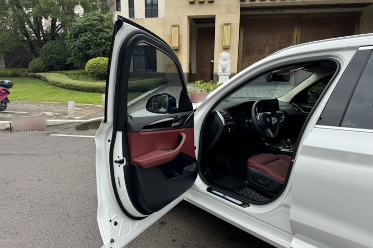 Used BMW X3 2023 xDrive25i M Sport Package Interior 3
