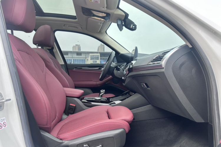 Used BMW X3 2023 xDrive25i M Sport Package Interior 4