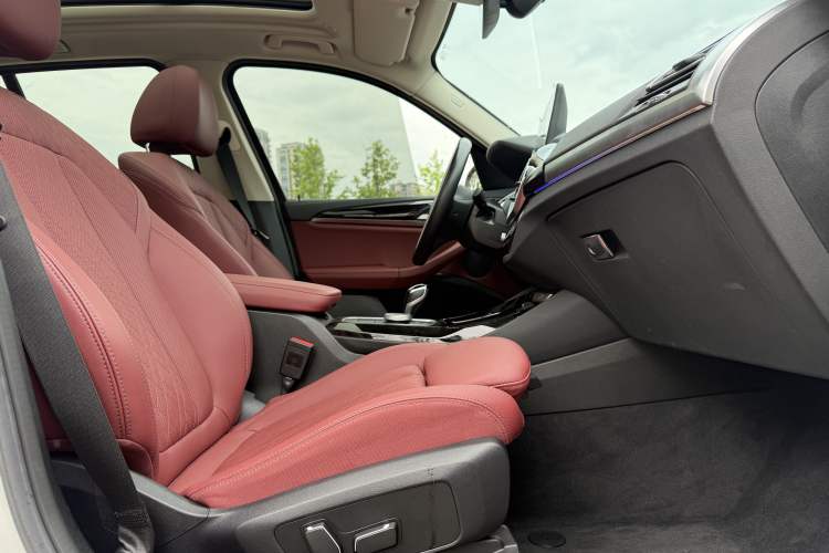 Used BMW X3 2023 xDrive25i M Sport Package Interior 4