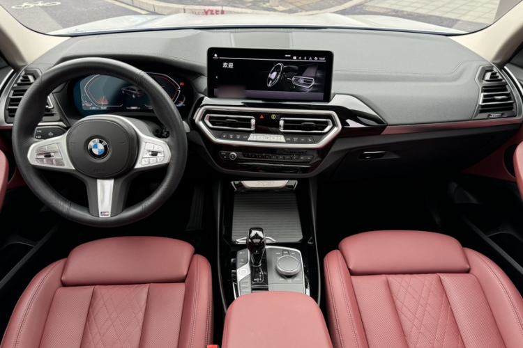 Used BMW X3 2023 xDrive25i M Sport Package Interior 4