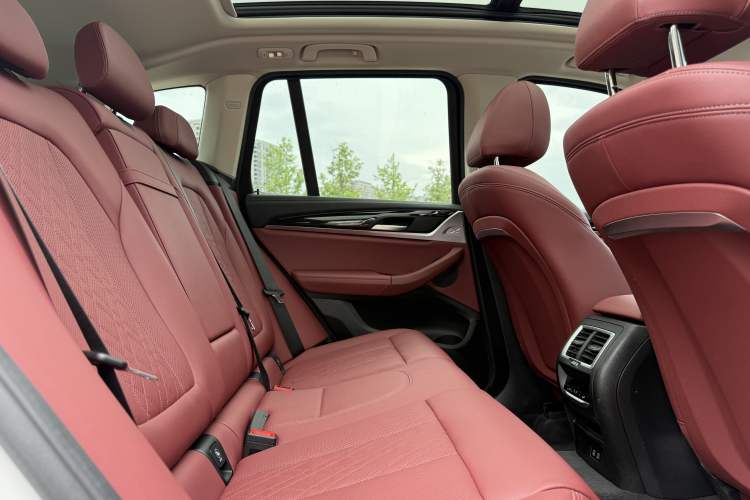 Used BMW X3 2023 xDrive25i M Sport Package Interior 5