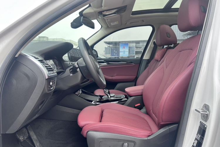 Used BMW X3 2023 xDrive25i M Sport Package Interior 8