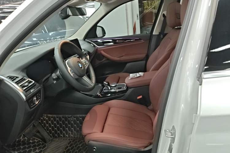 Used BMW X3 2023 xDrive25i M Sport Package Left Front Seat