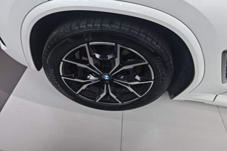 Used BMW X3 2023 xDrive25i M Sport Package Left Front Wheel Hub