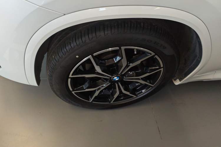 Used BMW X3 2023 xDrive25i M Sport Package Left Front Wheel Hub