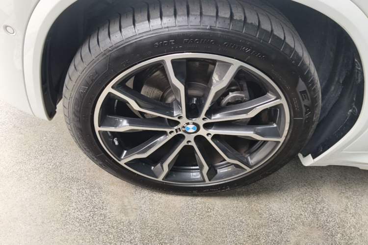 Used BMW X3 2023 Restyled xDrive30i Leading Edition M Night Sky Package Left Front Wheel Hub
