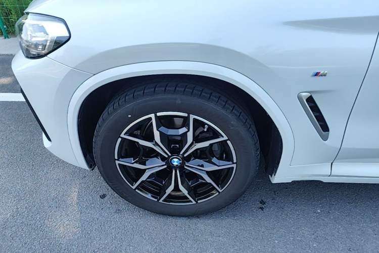 Used BMW X3 2023 xDrive25i M Sport Package Left Front Wheel Hub