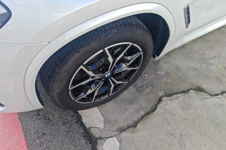 Used BMW X3 2023 xDrive25i M Sport Package Left Front Wheel Hub