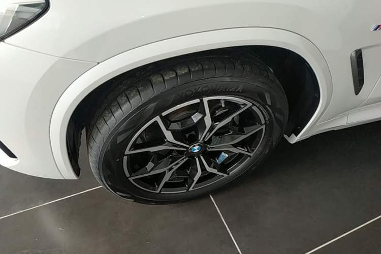 Used BMW X3 2023 xDrive25i M Sport Package Left Front Wheel Hub