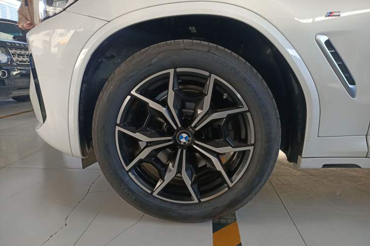 Used BMW X3 2023 xDrive25i M Sport Package Left Front Wheel Hub