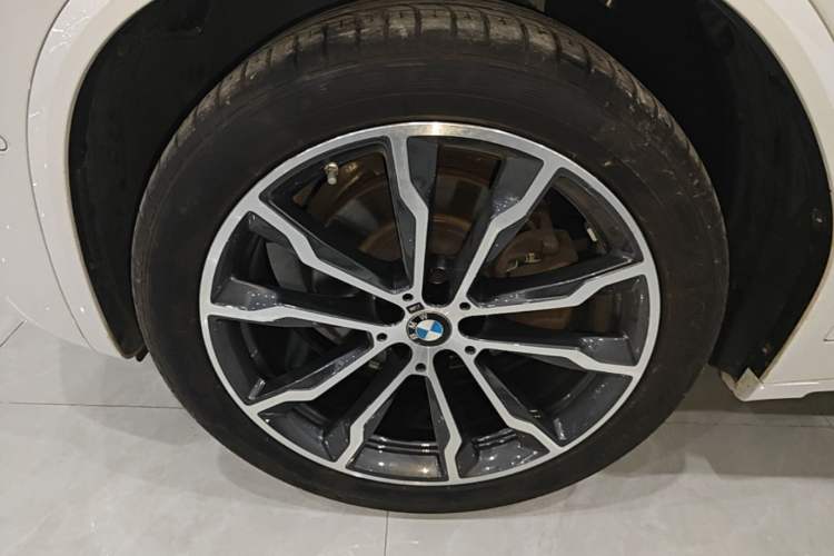 Used BMW X3 2023 xDrive30i Leading Model M Night Edition Package Left Front Wheel Hub