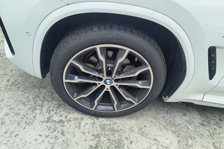 Used BMW X3 2023 Restyled xDrive30i Leading Edition M Night Sky Package Left Front Wheel Hub