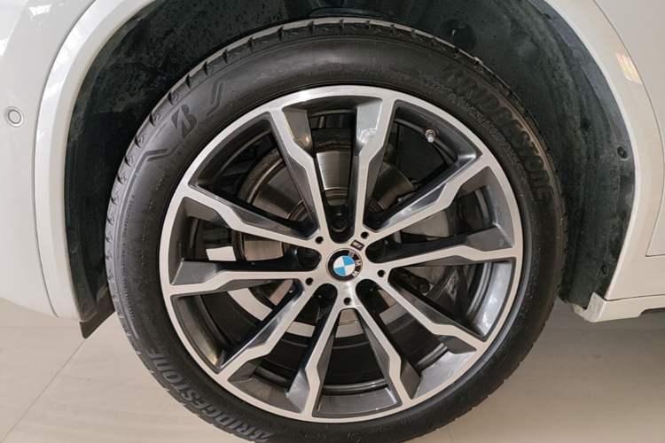 Used BMW X3 2023 Restyled xDrive30i Leading Edition M Night Sky Package Left Front Wheel Hub
