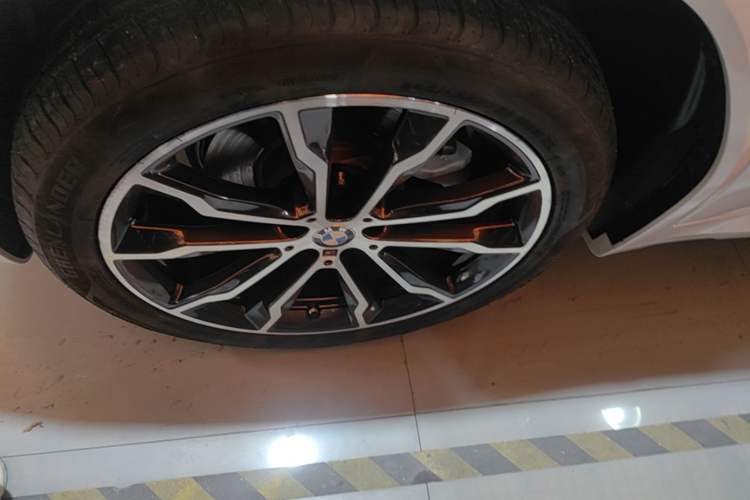 Used BMW X3 2023 Restyled xDrive30i Leading Edition M Night Sky Package Left Front Wheel Hub