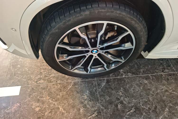 Used BMW X3 2023 Restyled xDrive30i Leading Edition M Night Sky Package Left Front Wheel Hub