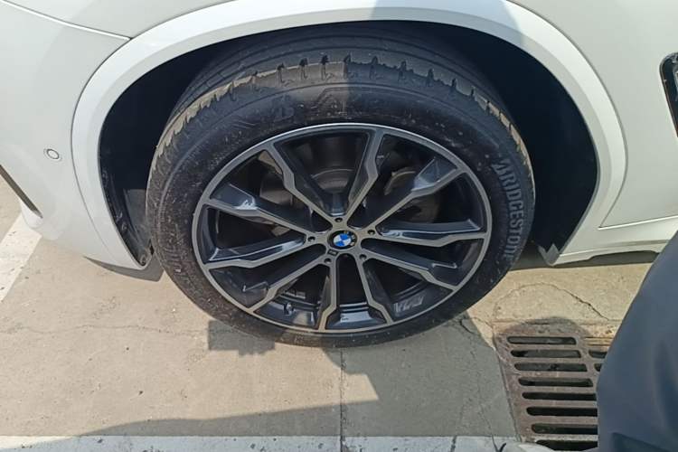 Used BMW X3 2023 Restyled xDrive30i Leading Edition M Night Sky Package Left Front Wheel Hub