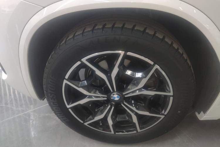 Used BMW X3 2023 xDrive25i M Sport Package Left Front Wheel Hub