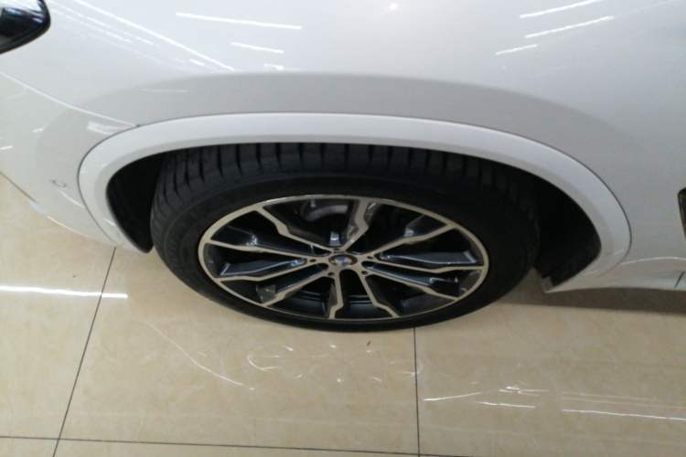 Used BMW X3 2023 Restyled xDrive30i Leading Edition M Night Sky Package Left Front Wheel Hub
