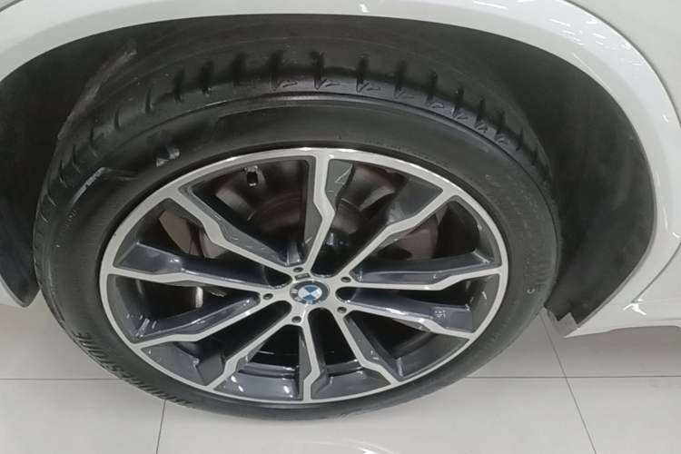 Used BMW X3 2023 Restyled xDrive30i Leading Edition M Night Sky Package Left Front Wheel Hub