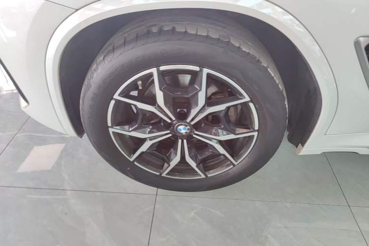 Used BMW X3 2023 xDrive25i M Sport Package Left Front Wheel Hub