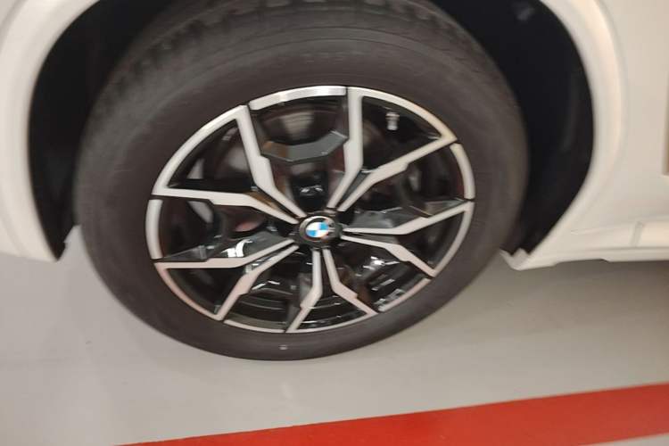 Used BMW X3 2023 xDrive25i M Sport Package Left Front Wheel Hub
