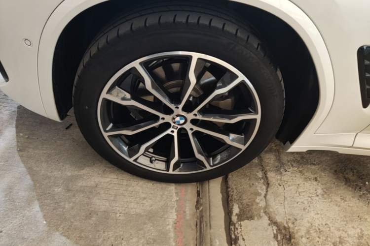 Used BMW X3 2023 Restyled xDrive30i Leading Edition M Night Sky Package Left Front Wheel Hub