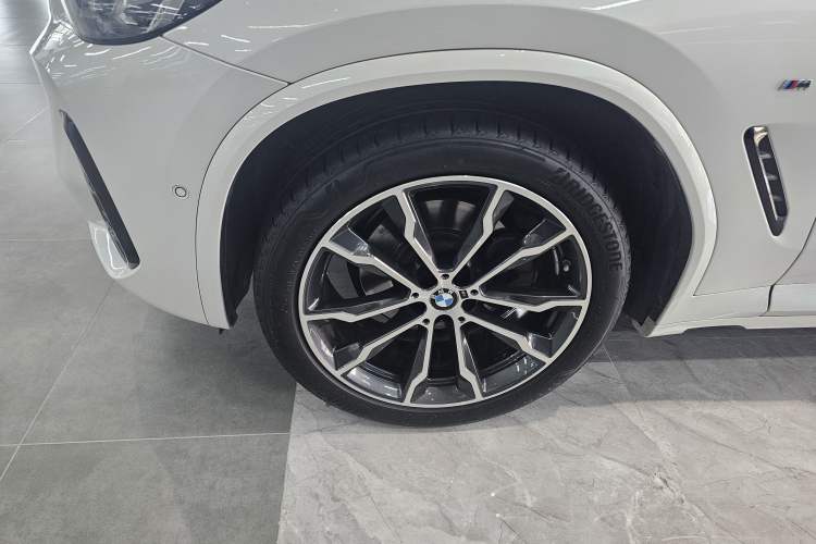 Used BMW X3 2023 Restyled xDrive30i Leading Edition M Night Sky Package Left Front Wheel Hub