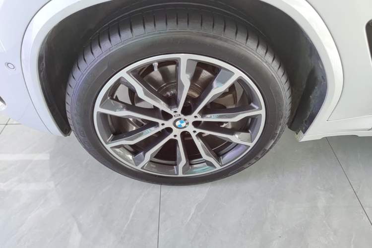 Used BMW X3 2023 Restyled xDrive30i Leading Edition M Night Sky Package Left Front Wheel Hub