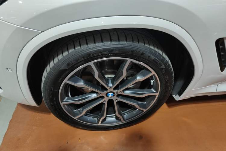 Used BMW X3 2023 xDrive30i Leading Model M Night Edition Package Left Front Wheel Hub