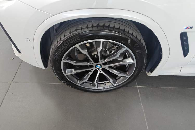 Used BMW X3 2023 Restyled xDrive30i Leading Edition M Night Sky Package Left Front Wheel Hub
