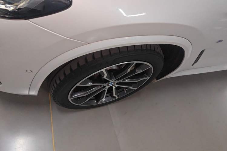 Used BMW X3 2023 xDrive30i Leading Model M Night Edition Package Left Front Wheel Hub