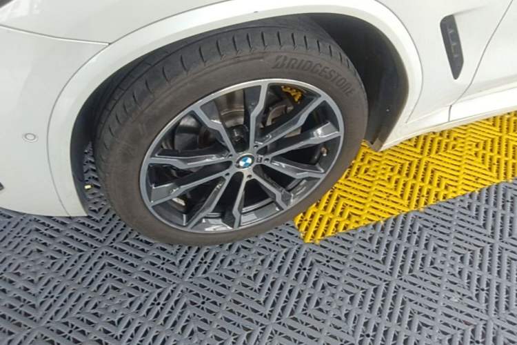 Used BMW X3 2023 xDrive30i Leading Model M Night Edition Package Left Front Wheel Hub