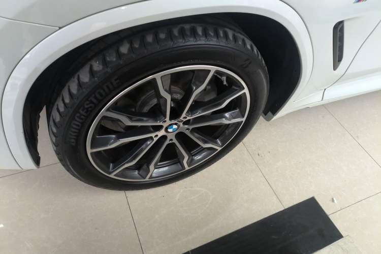 Used BMW X3 2023 Restyled xDrive30i Leading Edition M Night Sky Package Left Front Wheel Hub