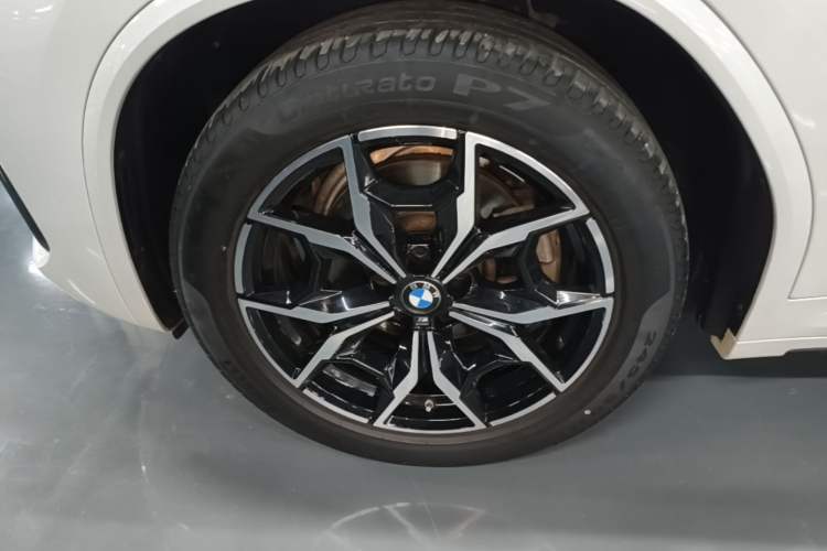 Used BMW X3 2023 xDrive25i M Sport Package Left Front Wheel Hub