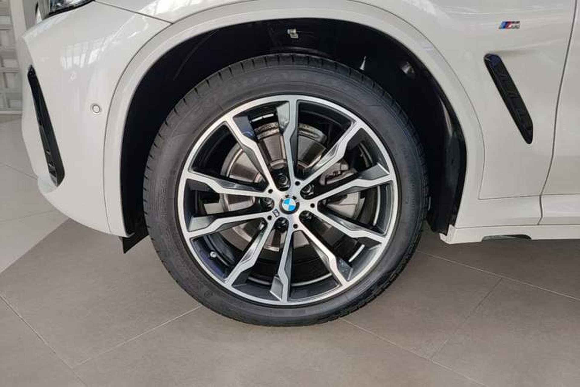 Used BMW X3 2023 Restyled xDrive30i Leading Edition M Night Sky Package Left Front Wheel Hub